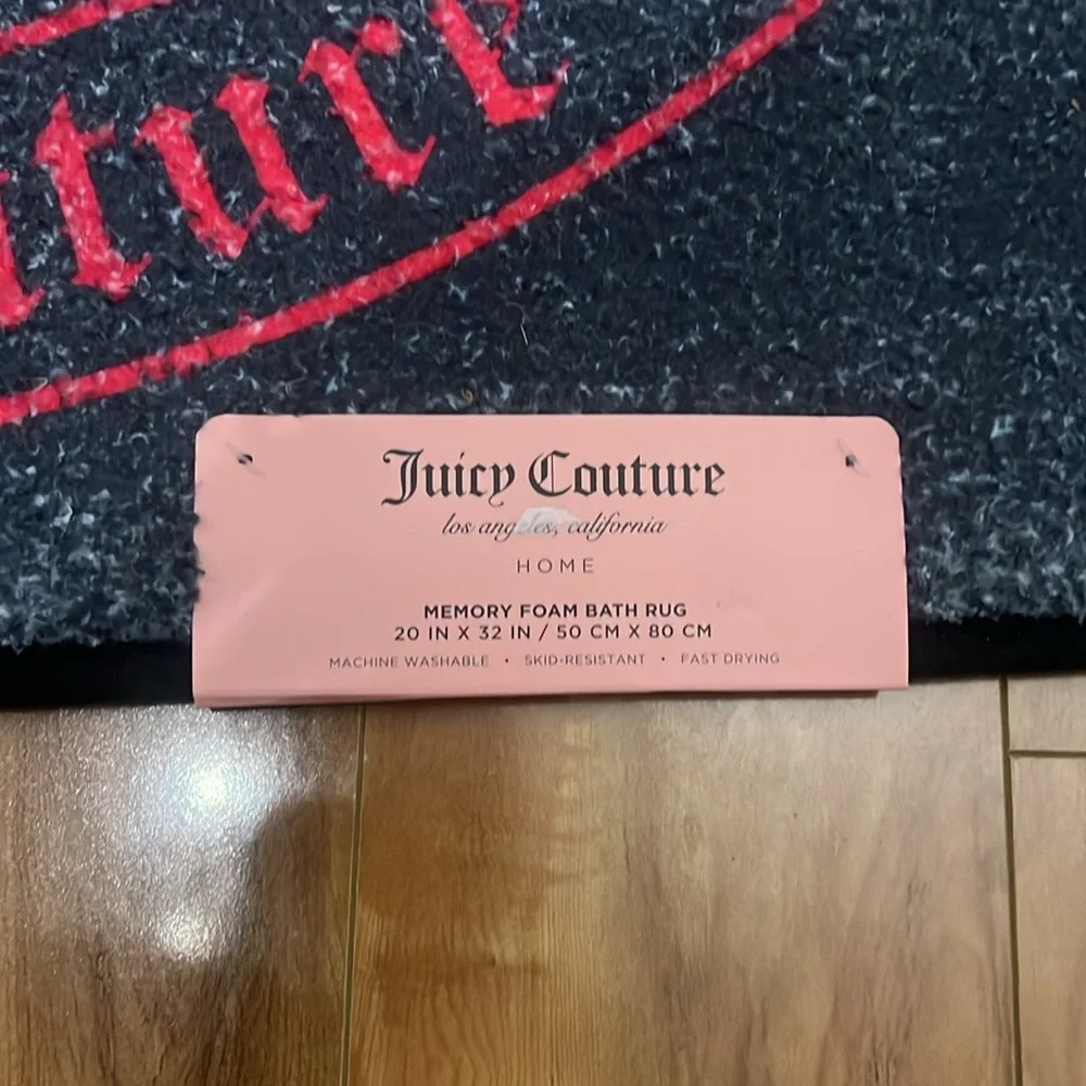 BNWT - JUICY COUTURE MEMORY FOAM BATH MAT RUG